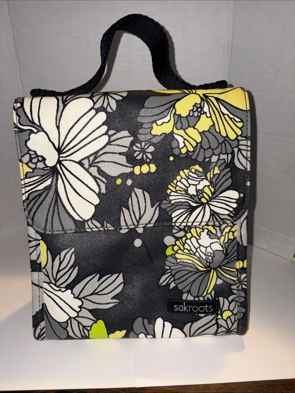 Sakroots Floral Compact lunch bag Tote in Black, Gray, White & Yellow